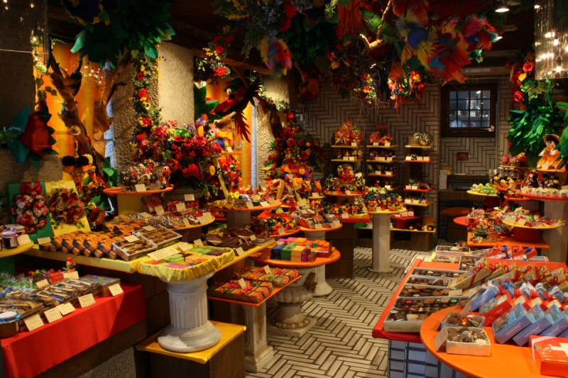 vente-LA FARLEDE-min_candy_store_chocolate_shop_chocolate_switzerland-393515