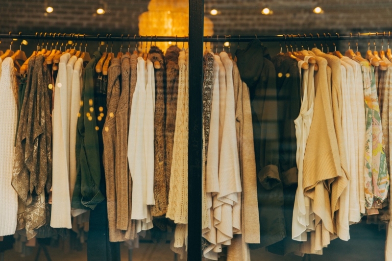 vente-LA FARLEDE-min_clothe_fashion_store_shop_window_store_front-21277